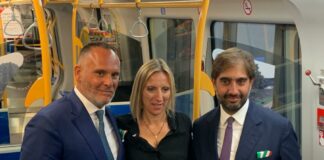 Milano, Un treno della M5 celebra i 100 anni dell’Autodromo di Monza