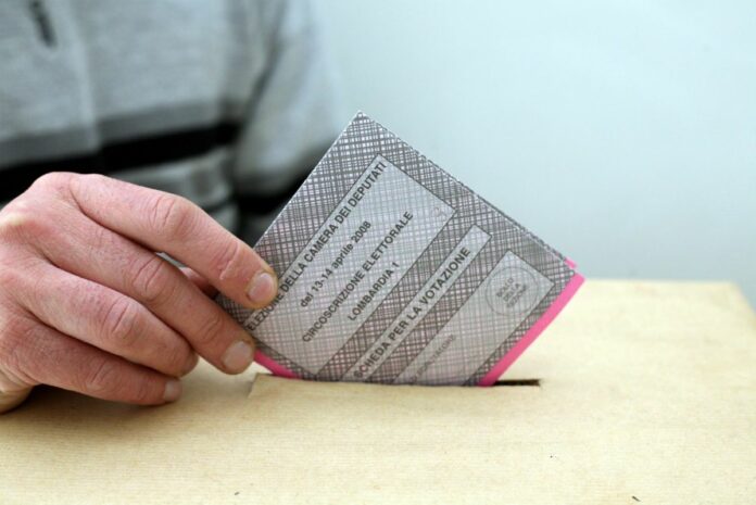 ELEZIONI 2008 SCHEDA ELETTORALE SIMULAZIONE DI VOTO IN CABINA SIMBOLI ELETTORALI