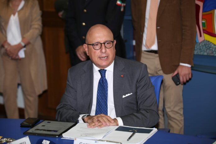 IL Presidente Nello Musumeci in conferenza stampa presenta osservatorio economico e sociale con Irfis e Svimez