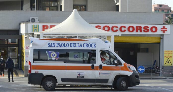 Roma, i pronto soccorso degli ospedali romani cominciano ad essere sotto pressione per i numerosi casi di contagio Covid_19
