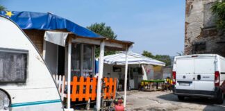 Milano, chiude dopo 25 anni il campo rom di Vaiano Valle