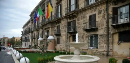 Palazzo d’Orleans, no a un rinvio generalizzato dell’inizio delle lezioni in Sicilia: autonomia a territori e monitoraggio situazioni disagio