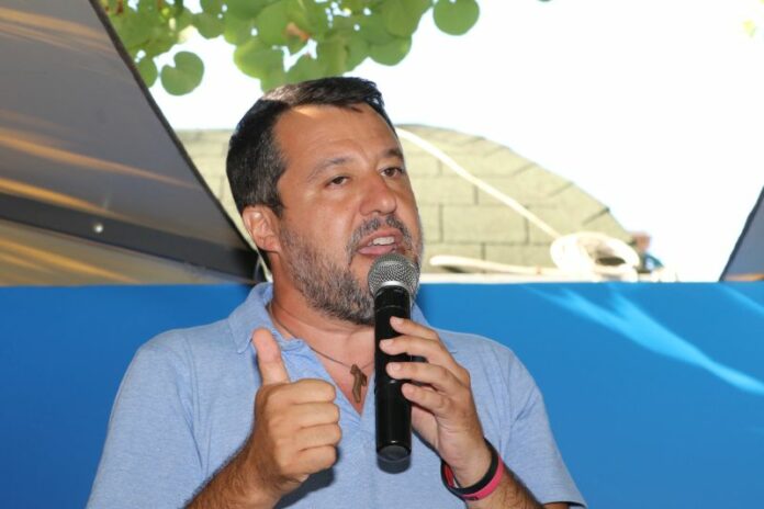 Giugliano Napoli elezioni 2022 Matteo Salvini in visita dal barista vittima di camorra