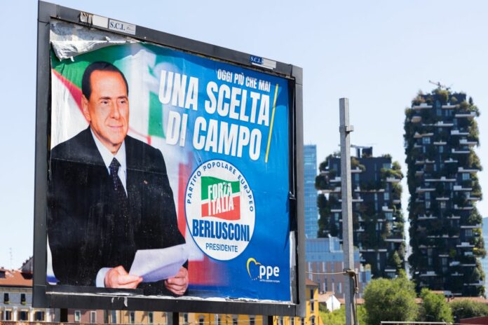 Manifesti elettorali per le elezioni del nuovo governo il 25 Settembre