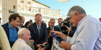 Papa Francesco benedice la Coppa del mondo di Skiroll