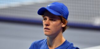 Sinner spreca un match point, Alcaraz in semifinale