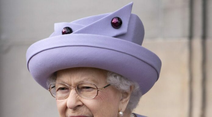 Uk, è morta la regina Elisabetta II. Il nuovo sovrano si chiamerà Carlo III