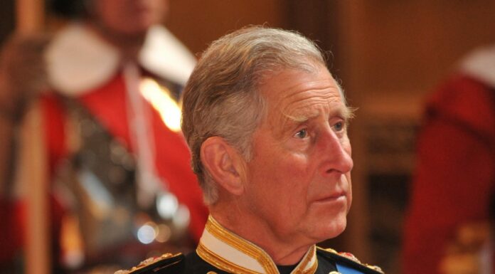 Il primo discorso di Carlo III ai sudditi “Vi servirò per tutta la vita”