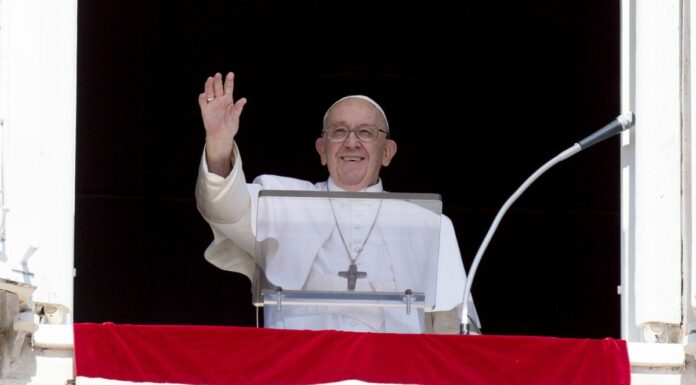 Papa “Patto fiscale cuore del patto sociale, le tasse siano giuste”