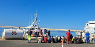 Morti di fame sei migranti su un barcone, altri 26 sono sbarcati a Pozzallo