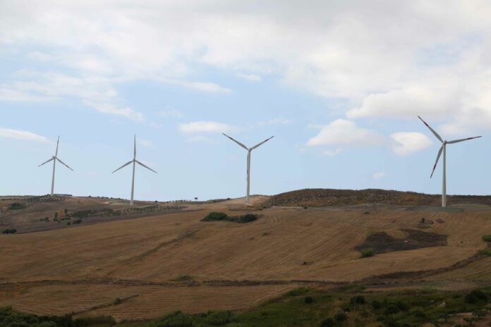 Sicilia, pale eoliche.
