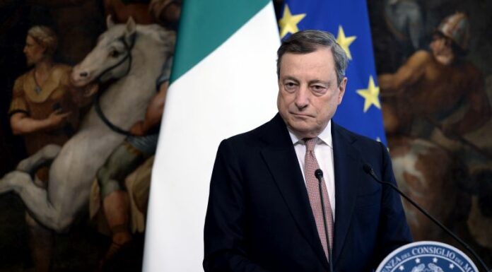 Draghi a New York “Niente ambiguità sulle autocrazie, il nostro futuro è in gioco”