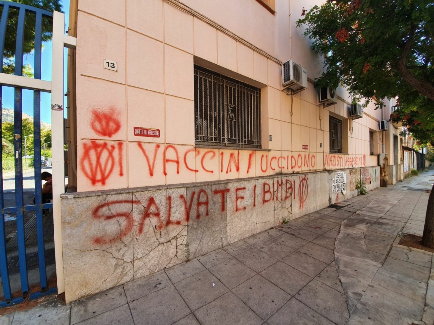 A Palermo scritte No vax alla Fiera e presso la sede dell’Ordine dei giornalisti