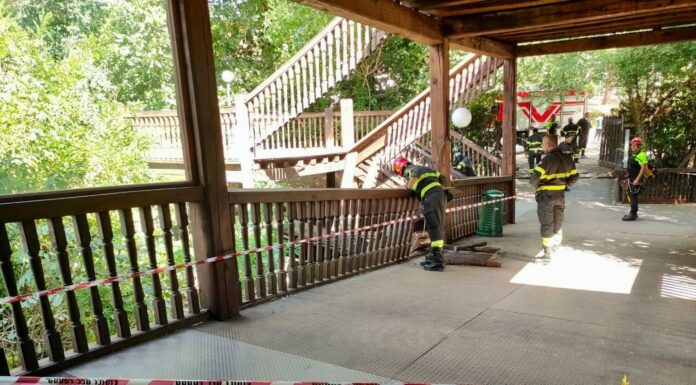 Crolla scala al Globe Theatre di Roma, almeno 12 feriti