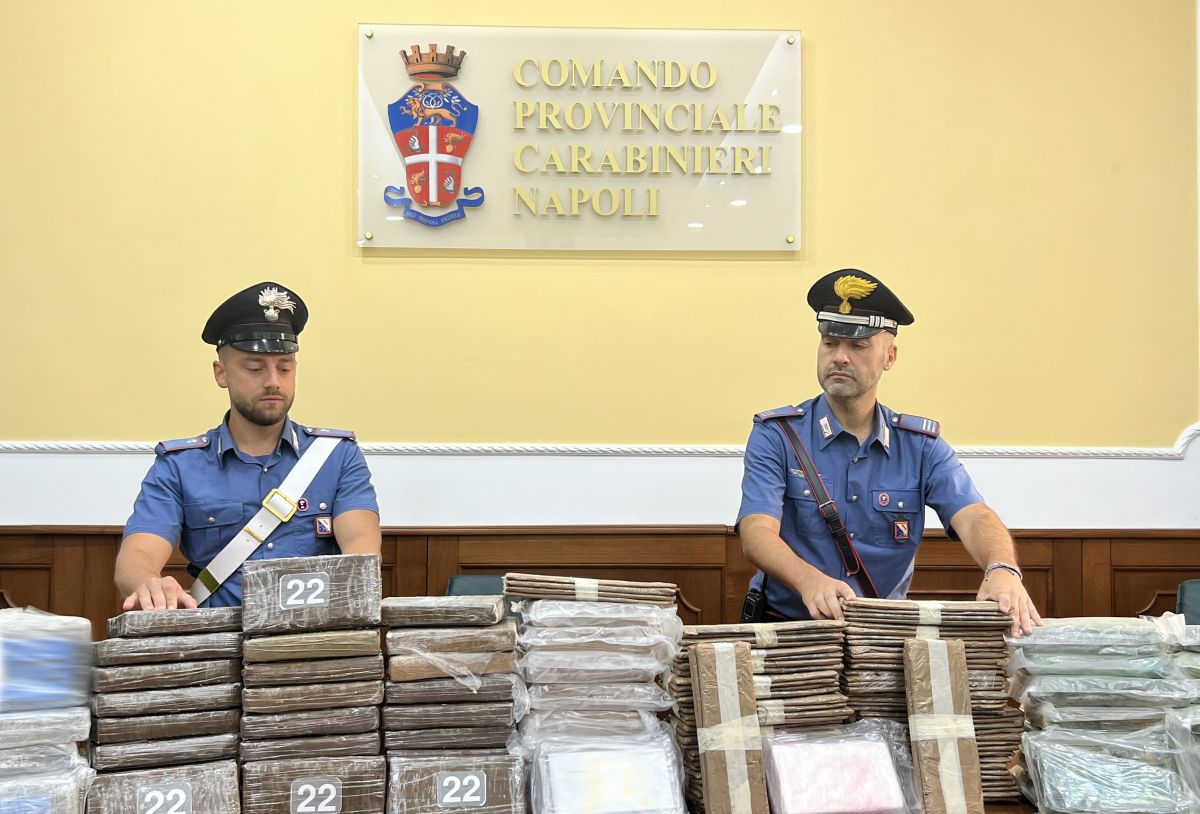 Napoli, nascondeva 105 KG di cocaina nella lavastoviglie, arrestato