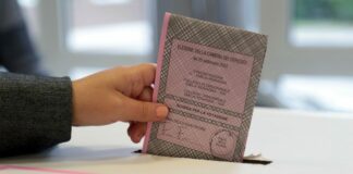 Amministrative, seggi aperti in 595 comuni. Si vota anche domani