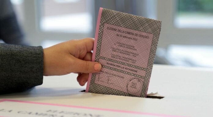 L’Italia sceglie il centrodestra. Successo per Fratelli d’Italia. Bene anche i Cinquestelle. La Lega sotto il 10%