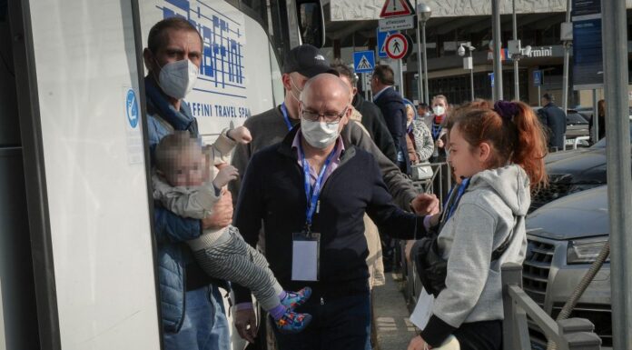 Covid, 10.008 nuovi positivi e 32 decessi