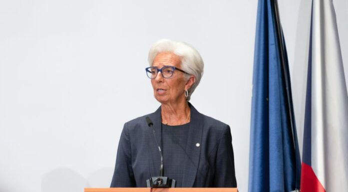 Bce, Lagarde “Prevediamo nuovi rialzi dei tassi di interesse”