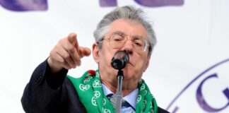 Lega, Salvini “Proporrò Bossi senatore a vita”