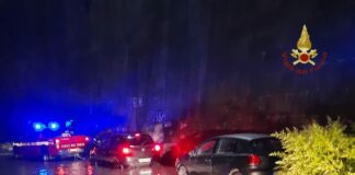 Maltempo, a Roma si alza livello del Tevere. Automobilisti in salvo