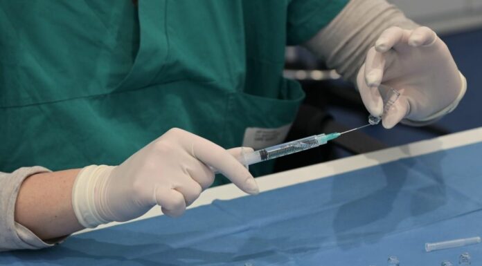 Covid, 44.878 i nuovi positivi. 64 le vittime