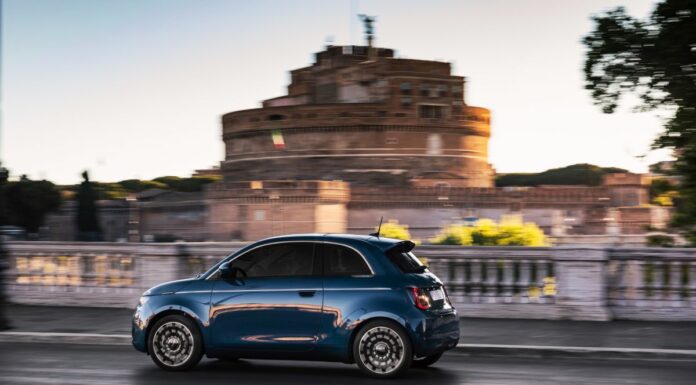 Nuova Fiat 500 protagonista della mobilità urbana sostenibile a Rom-E