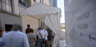 Covid, In Lombardia 6.252 casi, aumento ricoveri, 12 morti