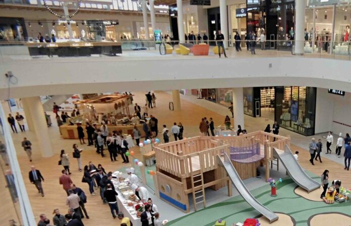 Apertura del centro commerciale - il centro -