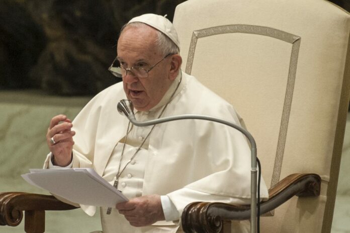 Roma, Papa Francesco durante l'udienza generale settimanale nell'Aula Paolo VI.
