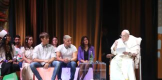 Il Papa ai giovani “Serve una nuova economia che combatta la povertà”