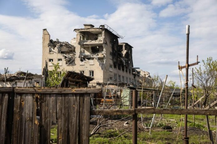 Guerra in Ucraina; la città di Rubizhne danneggiata da bombardamenti
