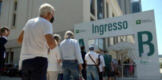 Covid, in Italia 58.885 nuovi casi e 60 morti, sale positività