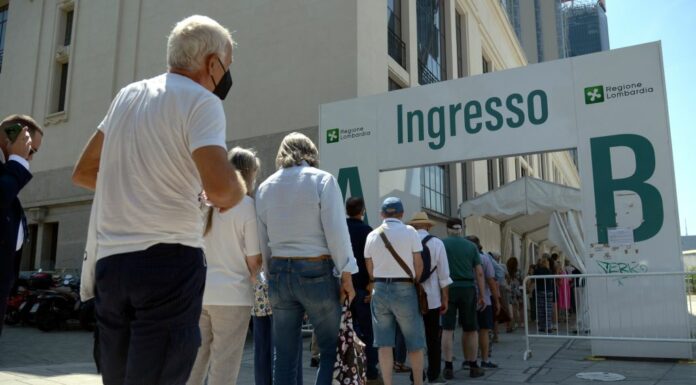 Covid, in Italia 58.885 nuovi casi e 60 morti, sale positività