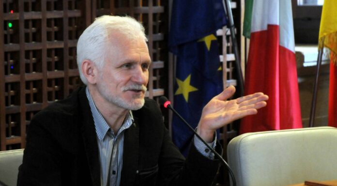 Nobel per la pace a Bialiatski e a due organizzazioni per i diritti umani