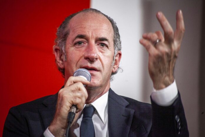 Milano - Feltrinelli, Piazza Duomo presentazione del libro del Presidente Luca Zaia, 'Ragioniamoci sopra. Dalla pandemia all'autonomia', con l'autore interviene Veronica Gentili