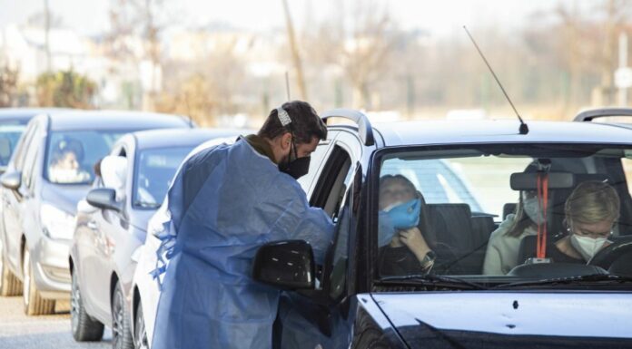 Covid, 44.672 nuovi positivi e 62 vittime. Ricoveri in crescita