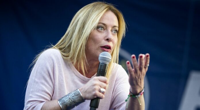 Meloni alla kermesse di Vox “Non siamo mostri, viva l’Ue dei patrioti”