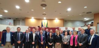 Consiglieri della Liguria con fiocco rosa per prevenzione tumore al seno