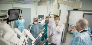 All’ospedale Sant’Eugenio di Roma debutta il nuovo Robot da Vinci XI