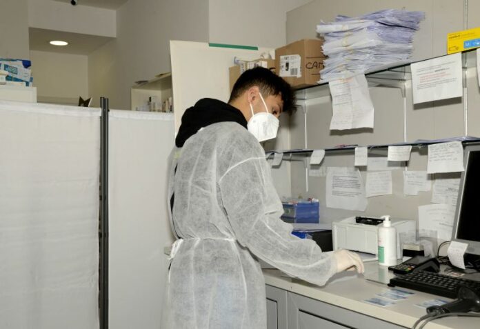 Roma,covid, le farmacie processano a ritmo incessante tamponi rapidi
