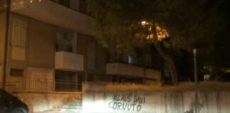 ‘Ndrangheta, Insulti contro Klaus Davi sui muri di Reggio Calabria
