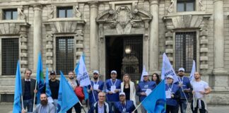 Area B, Presidio sindacati Polizia davanti a Palazzo Marino