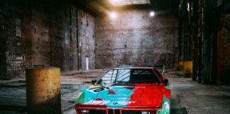 La BMW M1 dipinta da Andy Warhol dal 22 ottobre in mostra a Milano