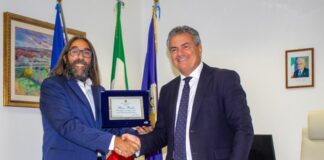 Mancuso premia l’attore catanzarese Rino Rodio