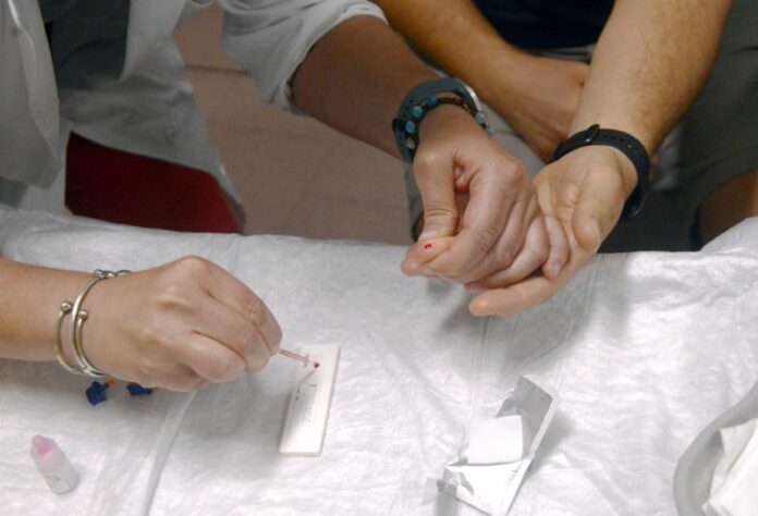 Milano, centro vaccinazioni del Niguarda , Screening gratuito per l'epatite C , durantele vaccinazioni