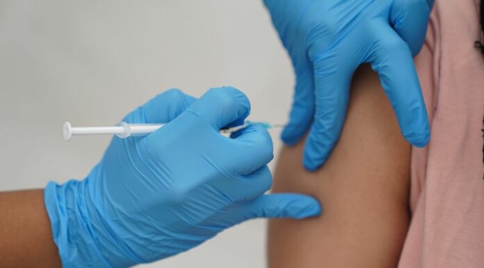 Covid, Oggi 25.554 nuovi positivi e 52 decessi