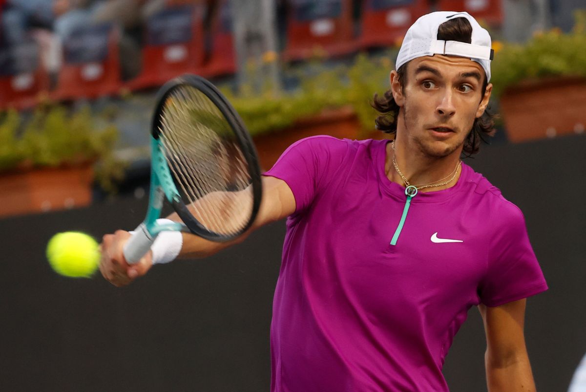 Musetti trionfa a Napoli, Berrettini ko in due set Musetti trionfa a Napoli, Berrettini ko in due set