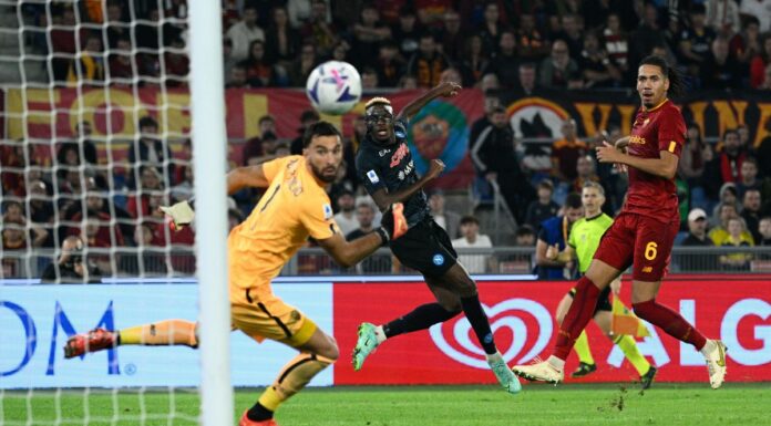 Il Napoli vince anche a Roma, giallorossi piegati da Osimhen