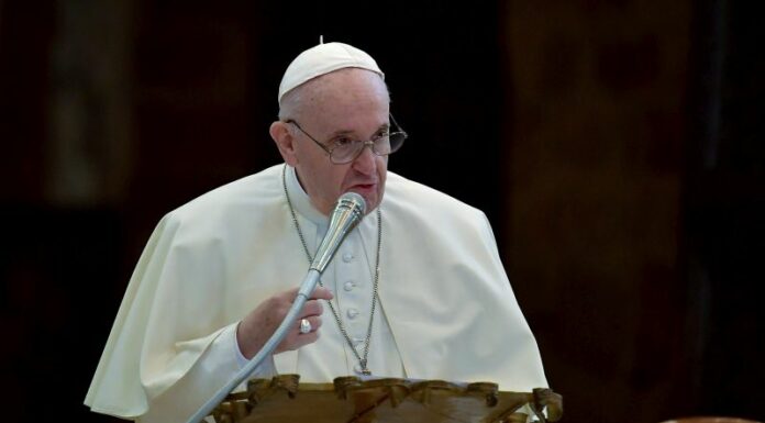 Papa “Disinnescare i conflitti col dialogo”